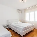 بيت للعطل Luxurious In أوباتيا