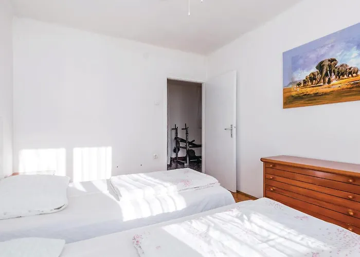 4 Bedroom Cozy In