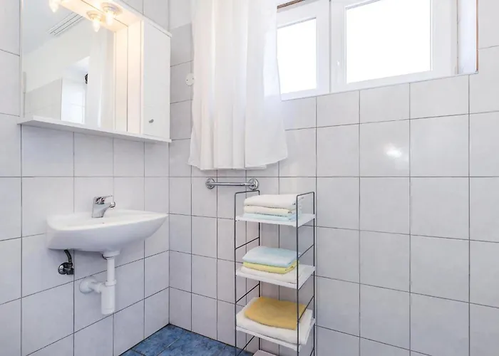4 Bedroom Cozy In Semesterbostad Opatija